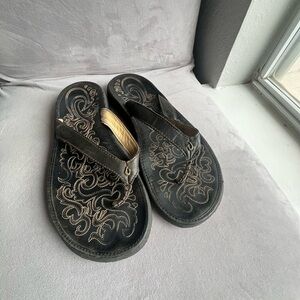 OLUKAI paniolo black flip flop sandals‎ Womens size 9.5